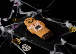 gingerbread man with halloween shirt